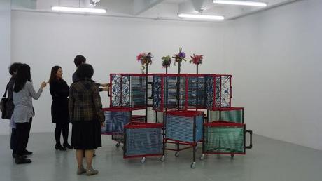 De galerías por París: Haegue Yang en Chantal Crousel y Allan MacCollum en mfc-michèle didier De galerías por París: Haegue Yang en Chantal Crousel y Allan MacCollum en mfc-michèle didier