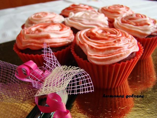 RAMO DE FLORES CON CUPCAKES RED  VELVET