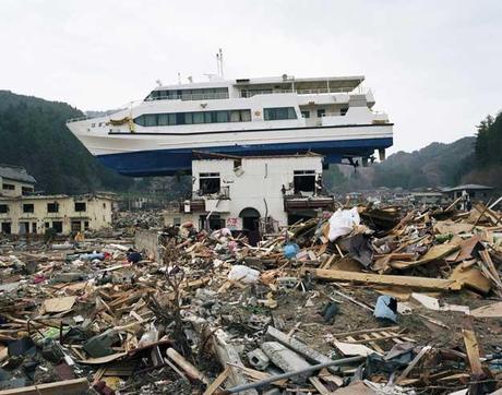 escena tras el tsunami de Japón de 2011