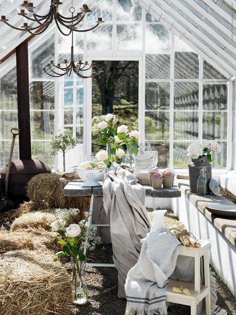 UN COMEDOR EN EL INVERNADERO