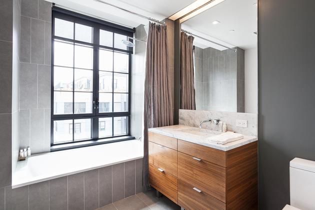 DUMBO. WATER STREET. BROOKLYN.