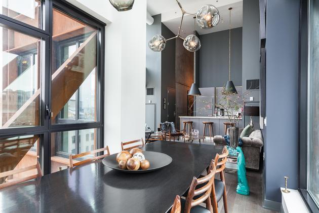 DUMBO. WATER STREET. BROOKLYN.