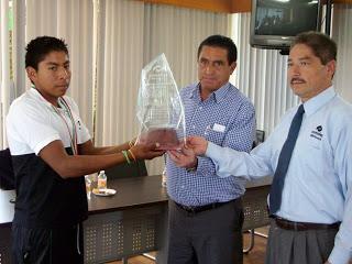 Reconocen logro deportivo de alumno de Conalep