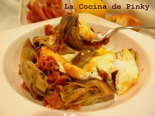 ALCACHOFAS CON JAMÓN IBÉRICO Y HUEVOS ROTOS