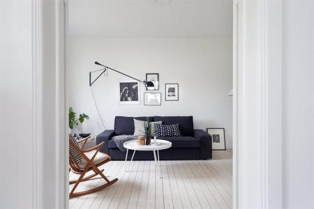 Interior nórdico sencillo y acogedor decoración suelos blancos madera decoración sencilla y funcional decoración salones nordicos pequeños decoración pisos pequeños nordica decoración interiores pequeños pocos metros decoración dormitorios nórdicos pequeños decoración diseño interiores nórdico decoración blanco gris madera blog decoración nórdica