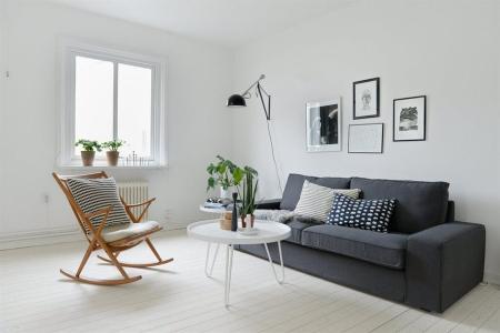 Interior nórdico sencillo y acogedor decoración suelos blancos madera decoración sencilla y funcional decoración salones nordicos pequeños decoración pisos pequeños nordica decoración interiores pequeños pocos metros decoración dormitorios nórdicos pequeños decoración diseño interiores nórdico decoración blanco gris madera blog decoración nórdica