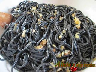 ESPAGUETIS NEGROS Y CIGALAS A LA PLANCHA