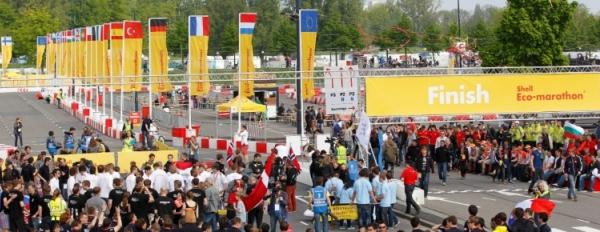 Ambiente en la meta de la Shell Eco-marathon Europa 2013