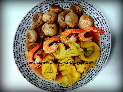 TORTELLINNI DE ESPINACAS CON CHAMPIÑONES Y LANGOSTINOS