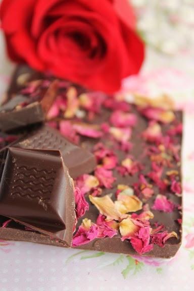 Polos de pétalos de rosas y agua de azahar