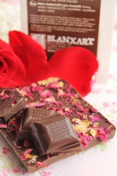 Polos de pétalos de rosas y agua de azahar