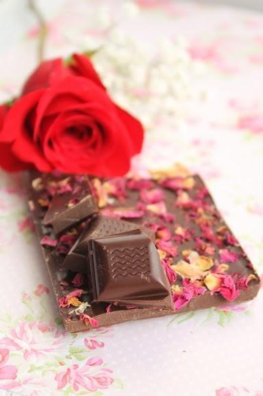 Polos de pétalos de rosas y agua de azahar