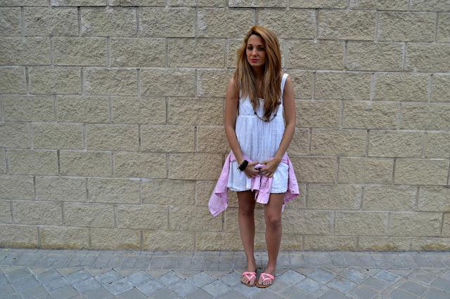 WHITE DRESS Buenos días!!! Os traigo un look más veranieg...