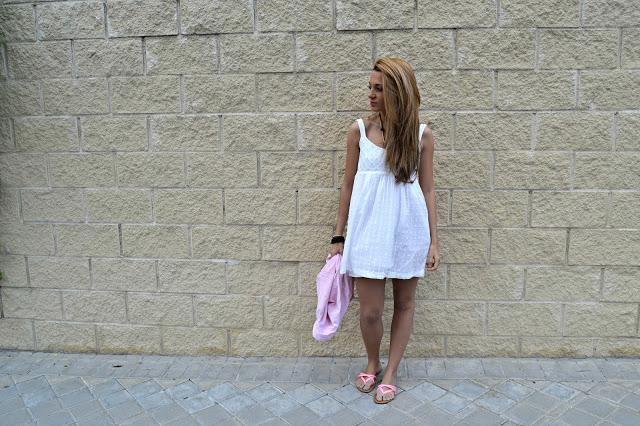 WHITE DRESS Buenos días!!! Os traigo un look más veranieg...