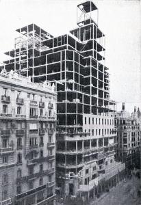 Ya se empieza a intuir el aspecto final del edificio, Madrid