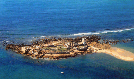 Ruinas que permanecen del templo de hércules gaditano en la isla de sancti petri