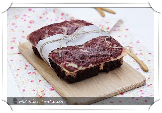 Remolinos de Terciopelo Rojo en Bizcocho