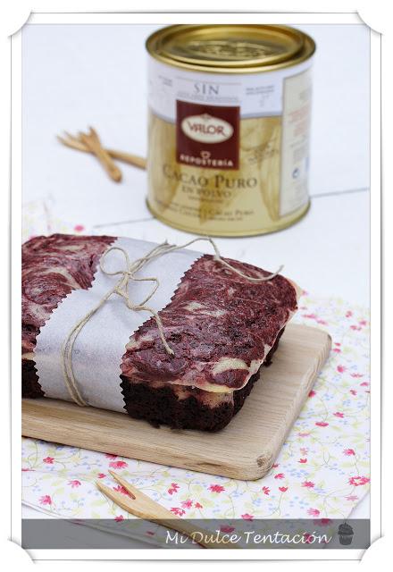 Remolinos de Terciopelo Rojo en Bizcocho