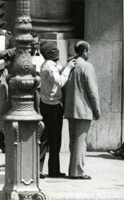 BARCELONA...HOY HACE 32 AÑOS , 23 DE MAYO DEL 1981,DEL ASALTO AL BANCO CENTRAL DE PLAÇA CATALUNYA...23-05-2013...