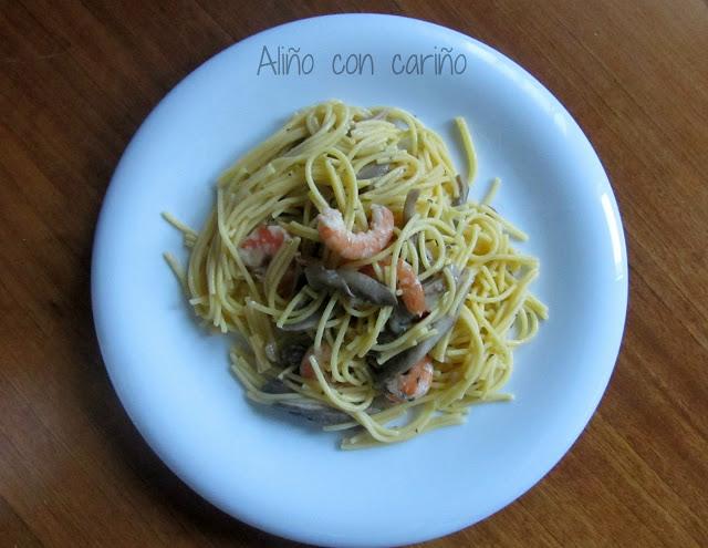 ESPAGUETIS DE MAIZ CON GAMBAS, SETAS Y PIÑONES (APTO PARA CELÍACOS)