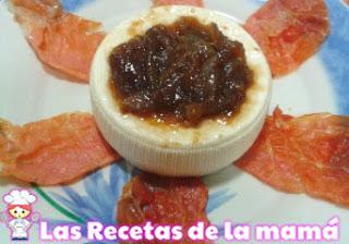 Queso de cabra con jamón y cebolla caramelizada