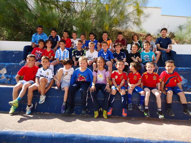 FOTO CLAUSURA DE LA ESCUELA DE ALMOGIA 2012/13