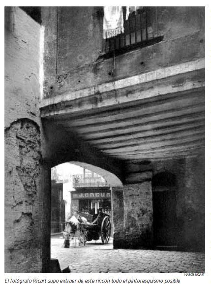 BARCELONA...LA PLAÇA DE LA LLANA Y EL CARRER BOQUER...ANTIGUO Y ACTUAL...24-05-2013...