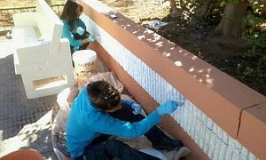 Alumnos del proyecto MUEVE-T de Los Dolores trabajando en el barrio
