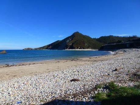 Bufones de Pría, Guadamía, Gulpiyuri y San Antolín : Cuanta belleza P1050029