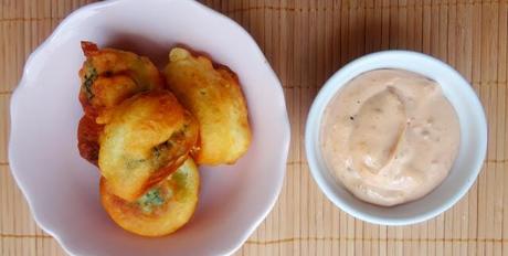 Buñuelos de Brócoli con Salsa Brava Buñuelos de Brócoli con Salsa Brava