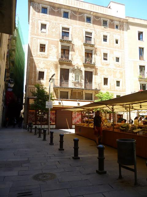 BARCELONA...PLAÇA DEL PÍ, Y EL GREMIO DE TENDEROS REVENDEDORES , FUNDADO EN 1447...25-05-2013...