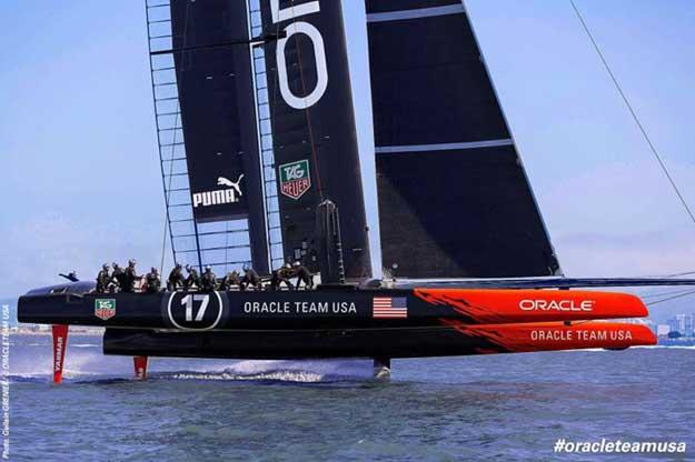 El ORACLE TEAM EE.UU. en la Bahía de San Francisco