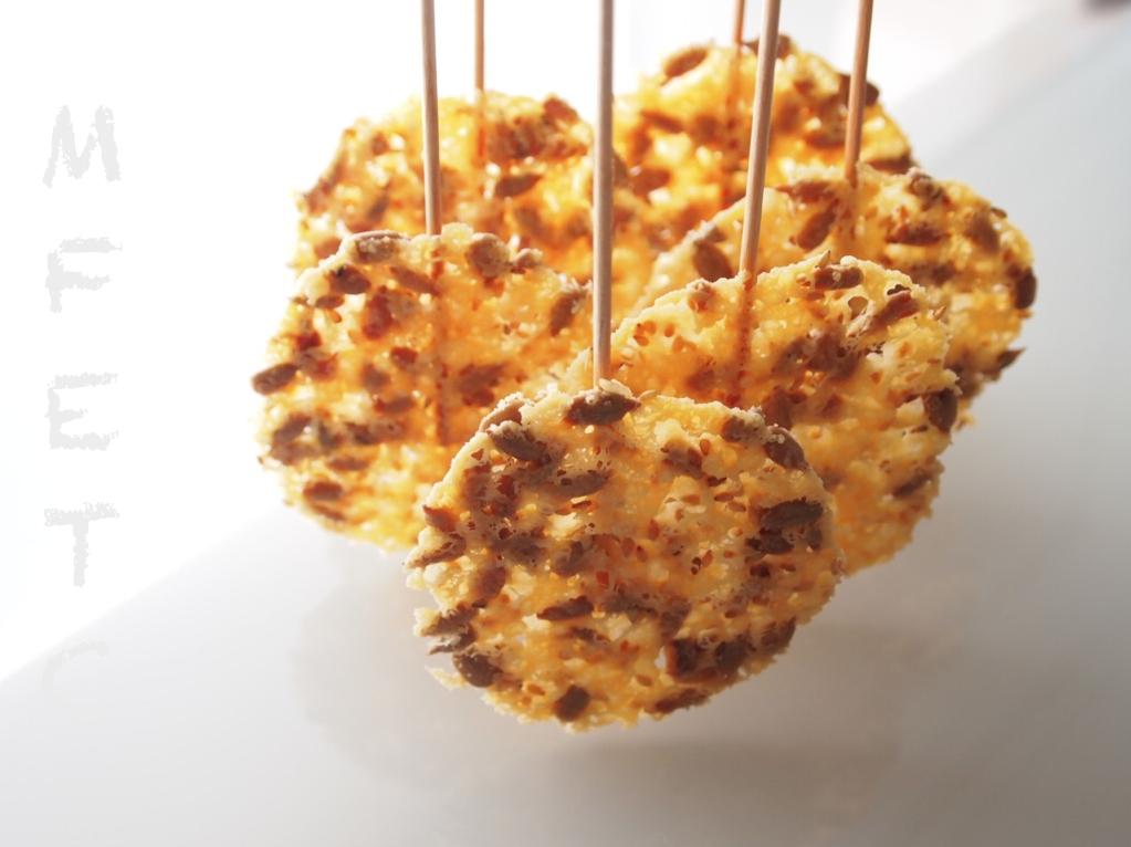 PIRULETAS DE PARMESANO Y PIPAS