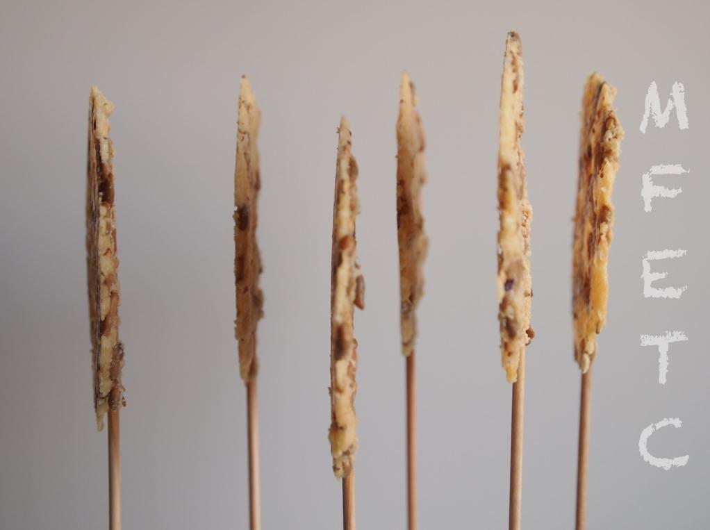 PIRULETAS DE PARMESANO Y PIPAS