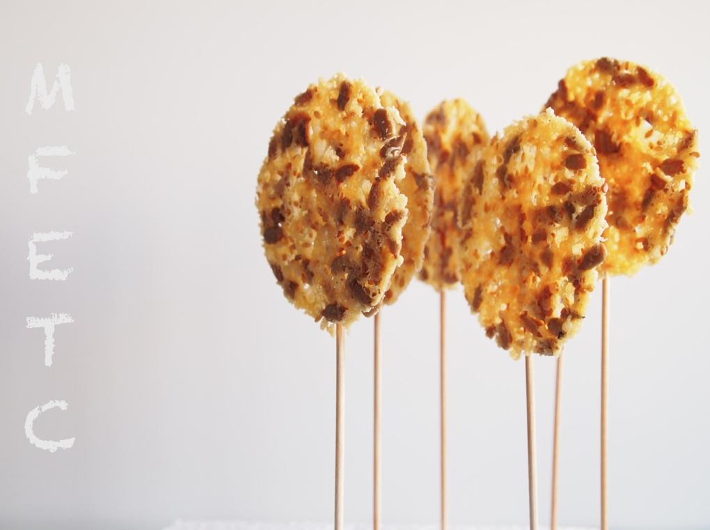 PIRULETAS DE PARMESANO Y PIPAS