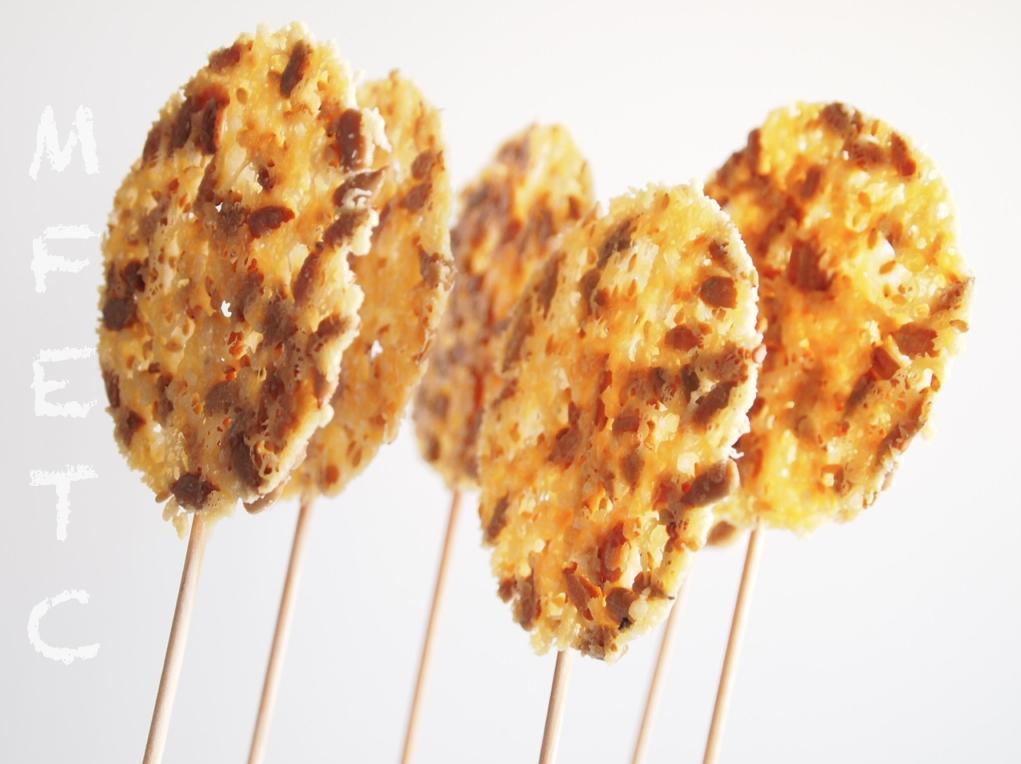 PIRULETAS DE PARMESANO Y PIPAS