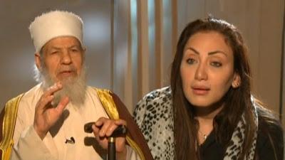 PERIODISTA EGIPCIA SE QUITA EL VELO ANTE UN IMÁN EN DIRECTO