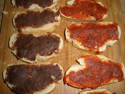 Tostas de Cecina y Chorizo para Untar con Huevos de Codorniz