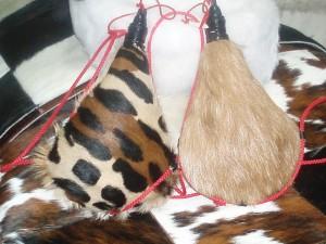 Botas de vino en piel de ternera y piel de cabra con pelo.