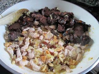 HOJALDRE DE MORCILLA Y PAVO