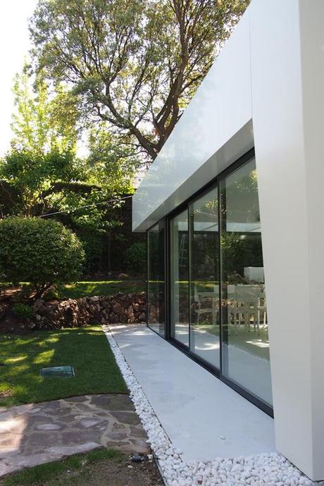 A-cero diseña el porche para una vivienda al norte de Madrid