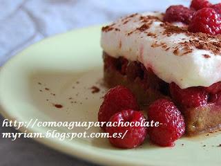 TIRAMISU DE FRAMBUESAS Y MORAS.