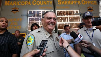 Juez de EE.UU. limita atribuciones a Joe Arpaio por discriminar a latinos