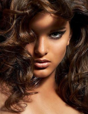 CONSIGUE UN CABELLO CON MÁS VOLUMEN Y BRILLO