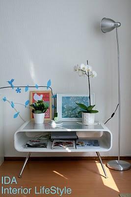 Hojas y pájaritos en los cables