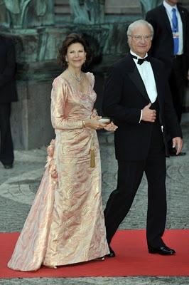 Boda de Victoria de Suecia.Dña Letizia, de rojo, en la primera cena de gala. Imágenes de las Reinas y Princesas