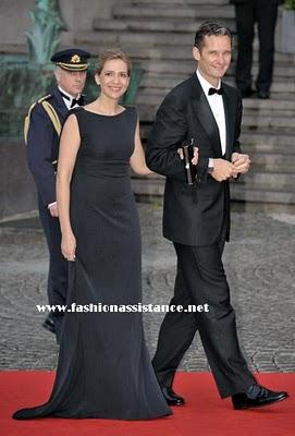 Boda de Victoria de Suecia.Dña Letizia, de rojo, en la primera cena de gala. Imágenes de las Reinas y Princesas