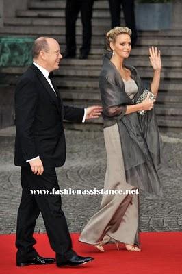 Boda de Victoria de Suecia.Dña Letizia, de rojo, en la primera cena de gala. Imágenes de las Reinas y Princesas