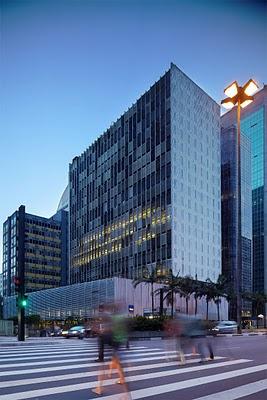 Arquitectura y Fotografía: La Sexta Fachada Bajo una Lente Paulista