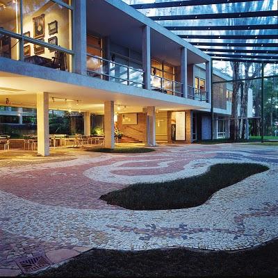 Arquitectura y Fotografía: La Sexta Fachada Bajo una Lente Paulista